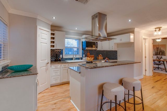 2415 Sunset Avenue, Dallas, TX 75211