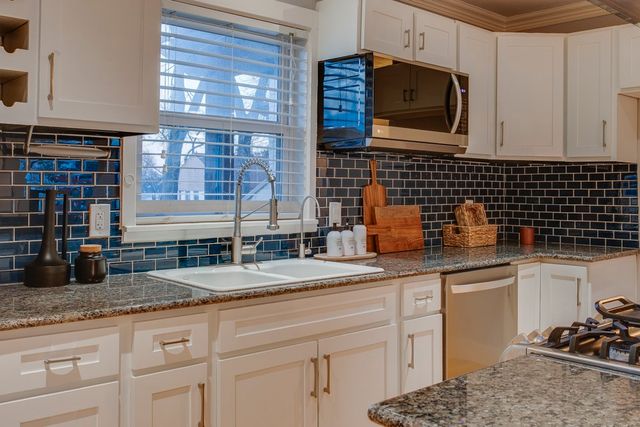 2415 Sunset Avenue, Dallas, TX 75211