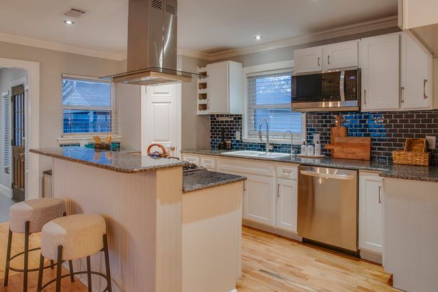 2415 Sunset Avenue, Dallas, TX 75211