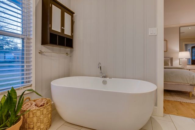 2415 Sunset Avenue, Dallas, TX 75211