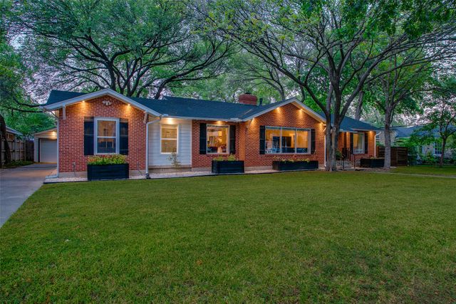 2415 Sunset Avenue, Dallas, TX 75211