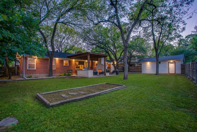 2415 Sunset Avenue, Dallas, TX 75211