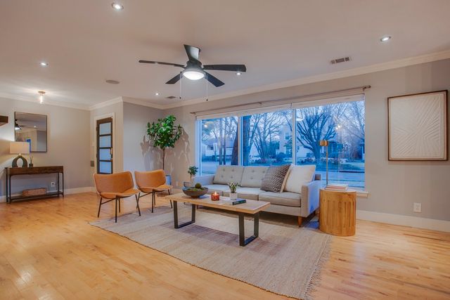 2415 Sunset Avenue, Dallas, TX 75211