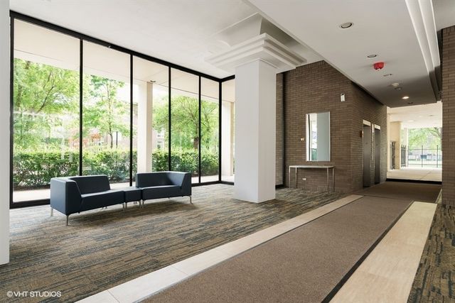 1400 E 55th Place 304S, Chicago, IL 60637