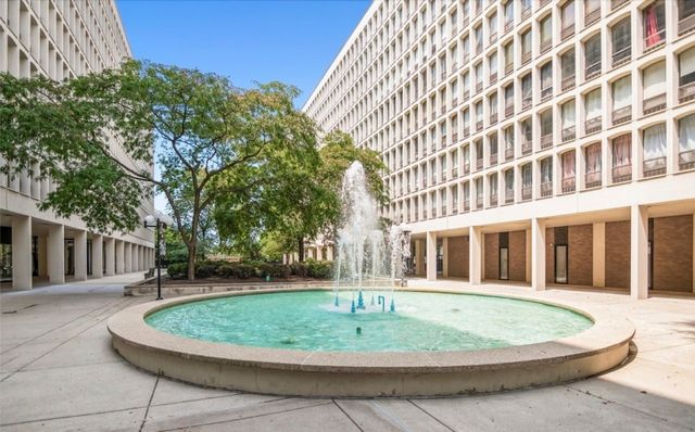 1400 E 55th Place 304S, Chicago, IL 60637