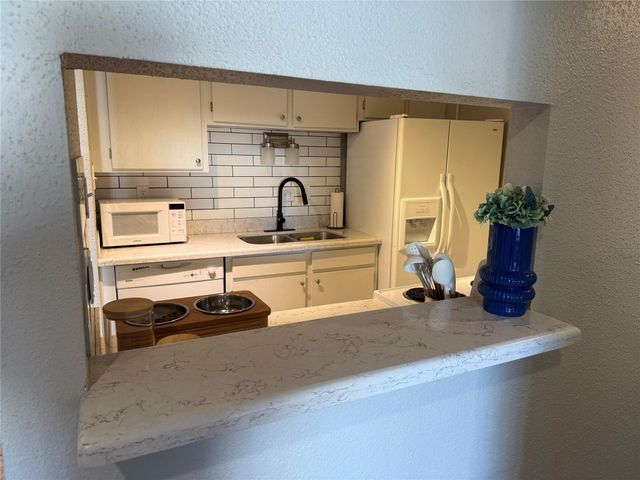 1880 White Oak Drive 182, Houston, TX 77009