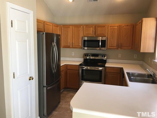 404 Commons Drive, Holly Springs, NC 27540