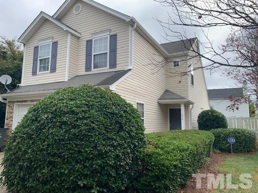 404 Commons Drive, Holly Springs, NC 27540