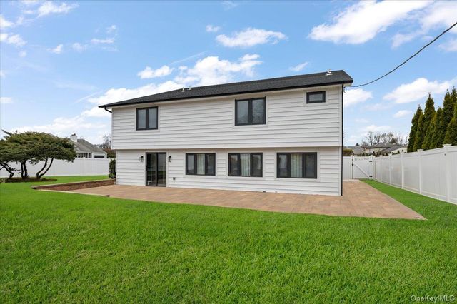 2 Elf Road, Syosset, NY 11791