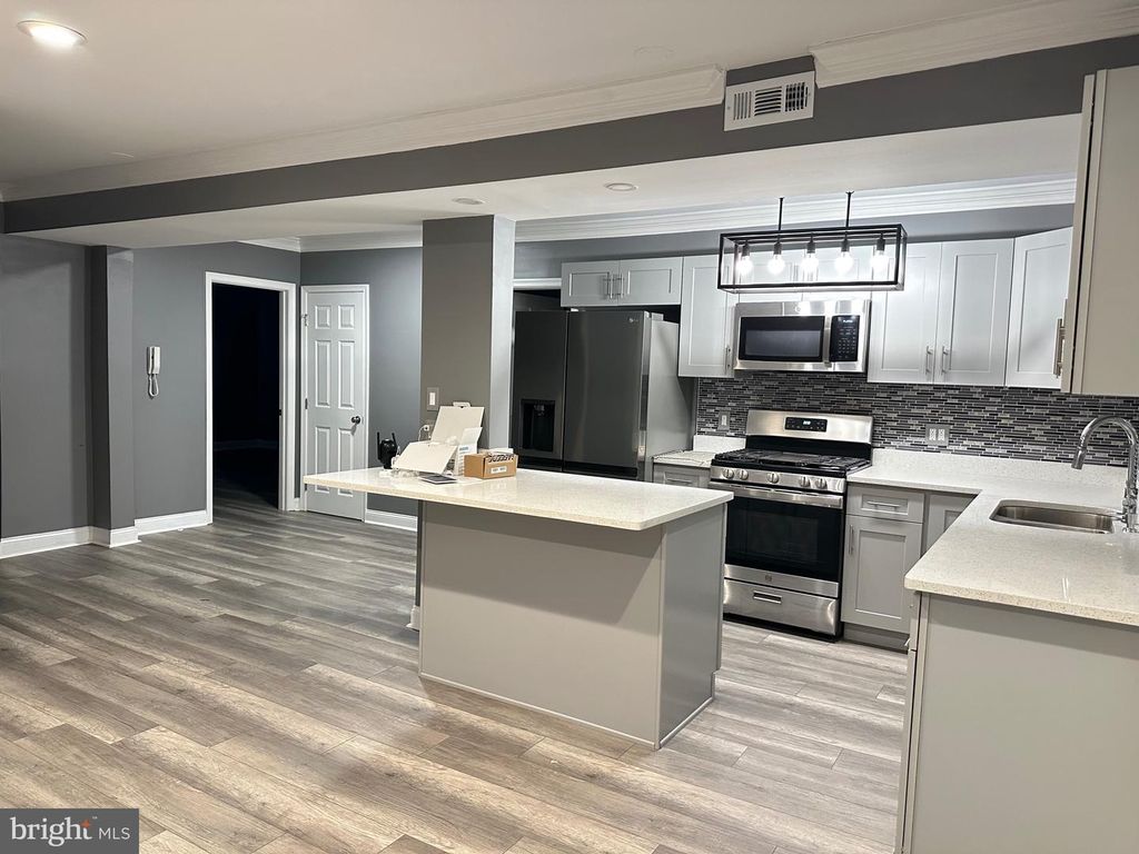 Image 5 of property listing at 1828-1828 CAPITOL AVE NE #A, Washington, DC 20002