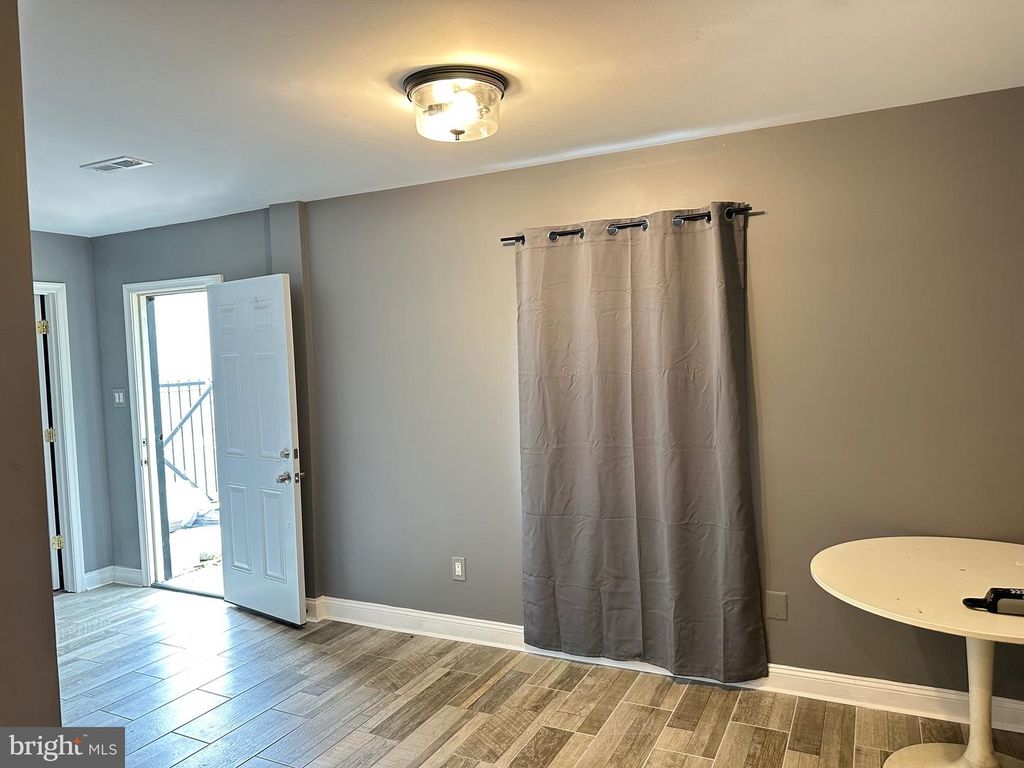 Image 6 of property listing at 1828-1828 CAPITOL AVE NE #A, Washington, DC 20002