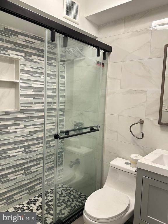 Image 9 of property listing at 1828-1828 CAPITOL AVE NE #A, Washington, DC 20002