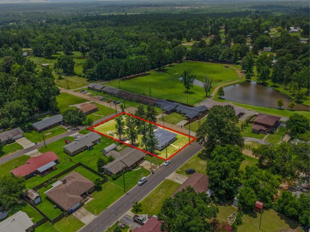 607 W Campbell, Linden, TX 75563