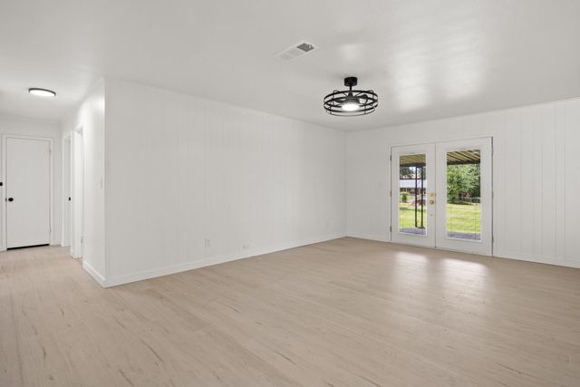 607 W Campbell, Linden, TX 75563