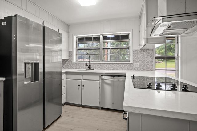 607 W Campbell, Linden, TX 75563