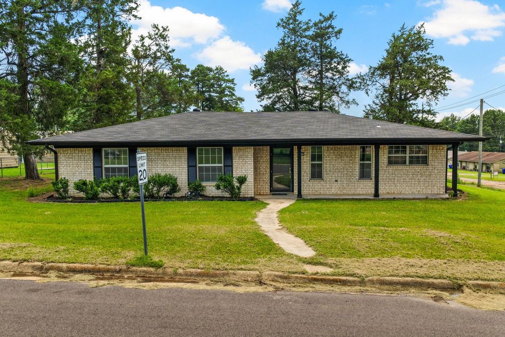 607 W Campbell, Linden, TX 75563