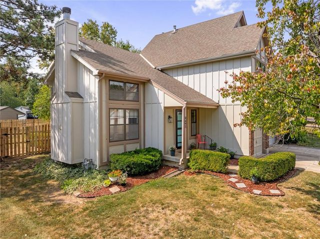 9001 W 121st Terrace, Overland Park, KS 66213