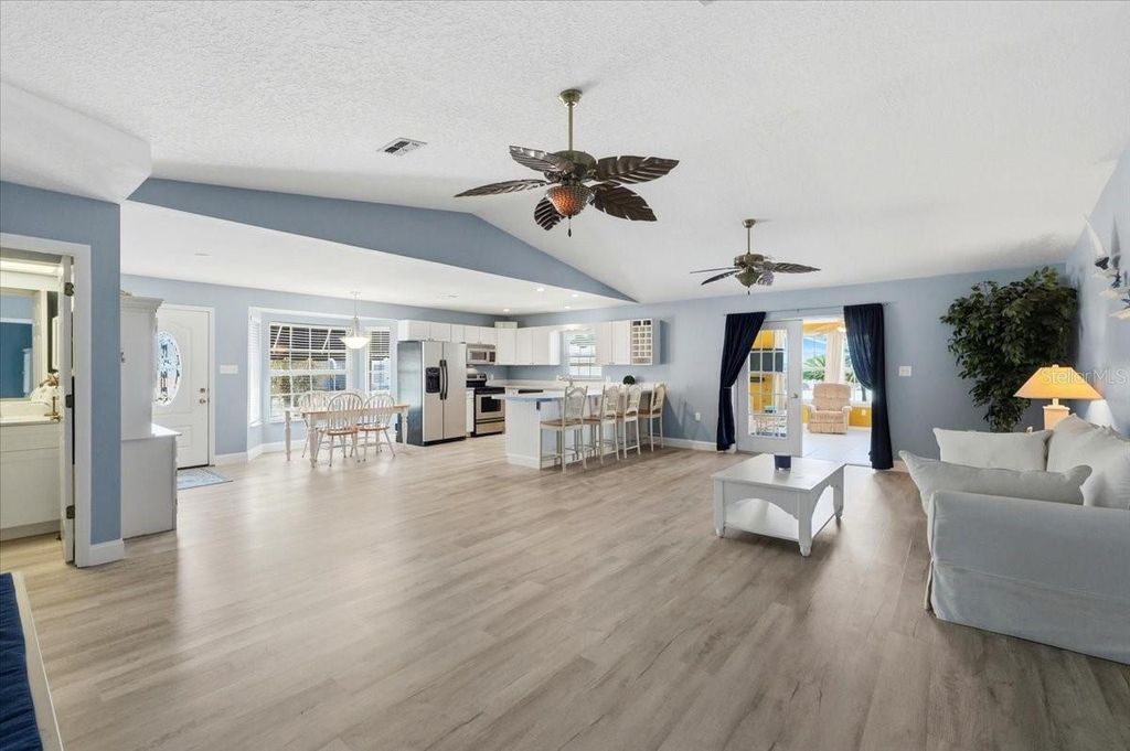 Image 4 of property listing at 6140 SEAGULL LANE, Lakeland, FL 33809