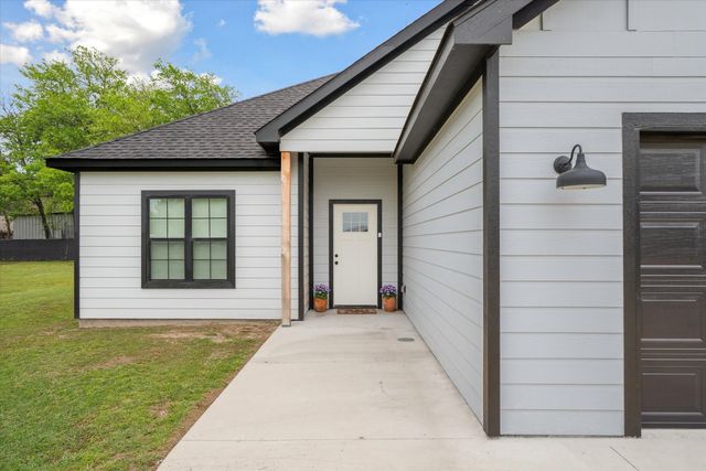 104 Boone Street, Edgewood, TX 75117