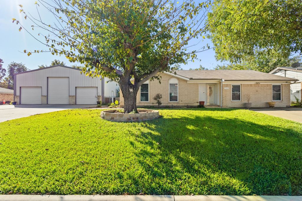 2309 January Lane, Grand Prairie, TX 75050