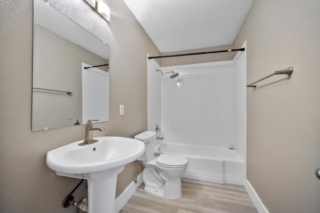 2303 East Side DR 109, Austin, TX 78704