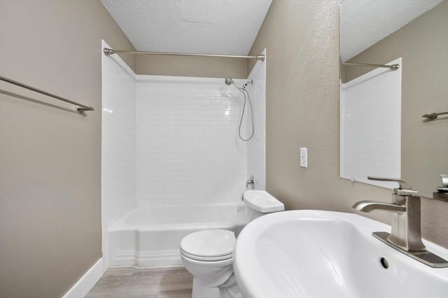 2303 East Side DR 109, Austin, TX 78704