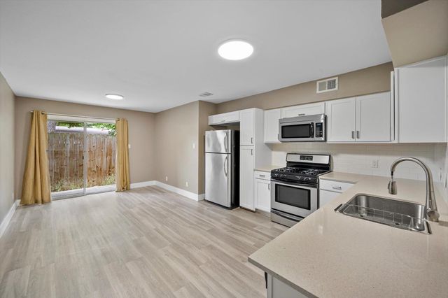 2303 East Side DR 109, Austin, TX 78704