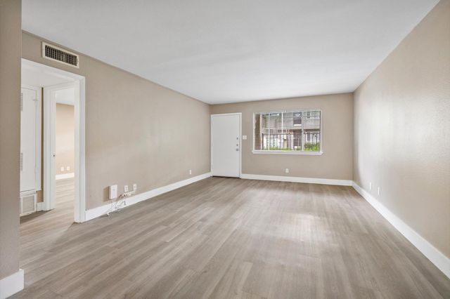 2303 East Side DR 109, Austin, TX 78704