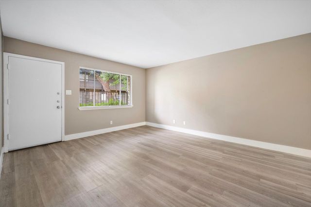 2303 East Side DR 109, Austin, TX 78704