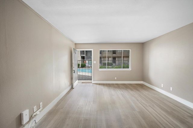 2303 East Side DR 109, Austin, TX 78704