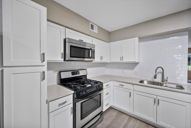 2303 East Side DR 109, Austin, TX 78704