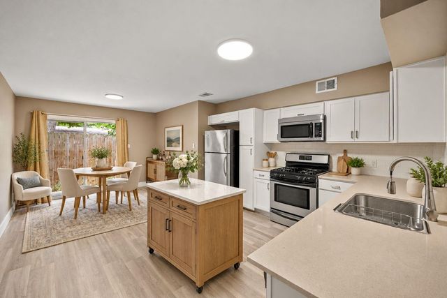 2303 East Side DR 109, Austin, TX 78704