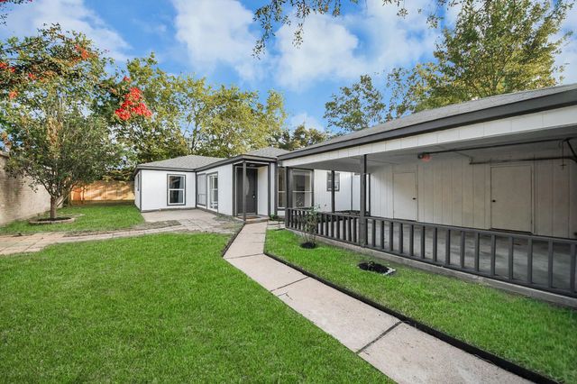 10915 Berry Tree Drive, Houston, TX 77064