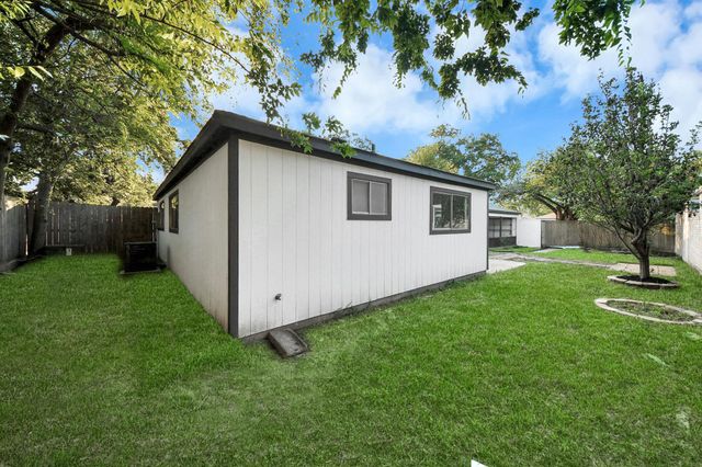 10915 Berry Tree Drive, Houston, TX 77064