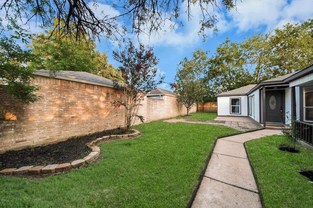 10915 Berry Tree Drive, Houston, TX 77064