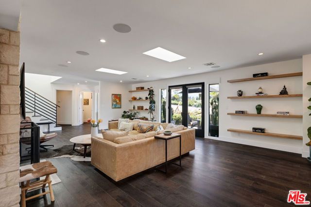 375 Camino De Las Colinas, Redondo Beach, CA 90277