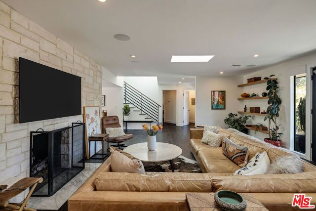 375 Camino De Las Colinas, Redondo Beach, CA 90277