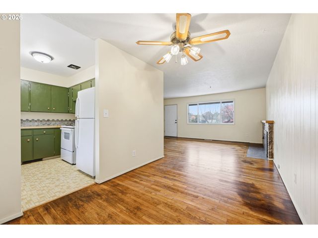 1330 Se 168TH Pl, Portland, OR 97233