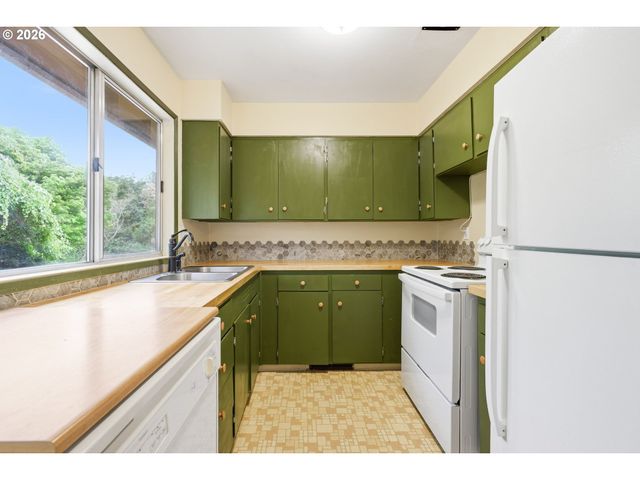 1330 Se 168TH Pl, Portland, OR 97233