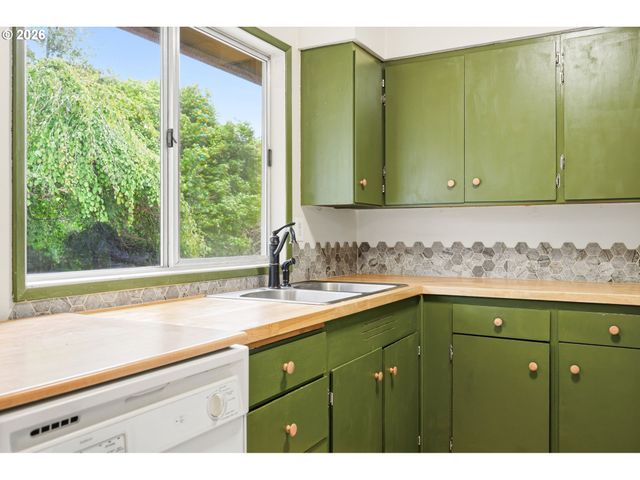 1330 Se 168TH Pl, Portland, OR 97233