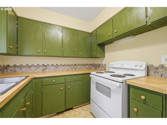 1330 Se 168TH Pl, Portland, OR 97233