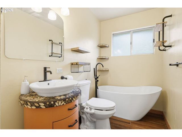 1330 Se 168TH Pl, Portland, OR 97233