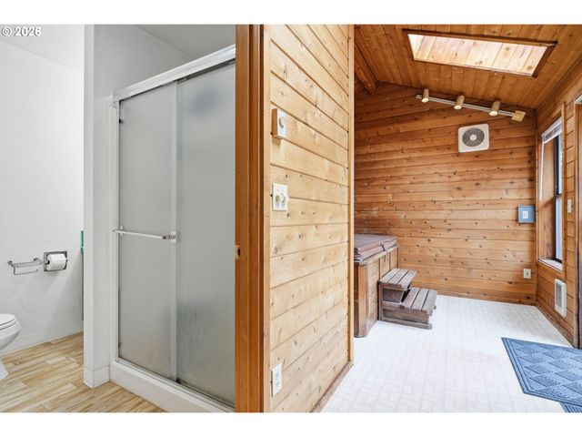 1330 Se 168TH Pl, Portland, OR 97233