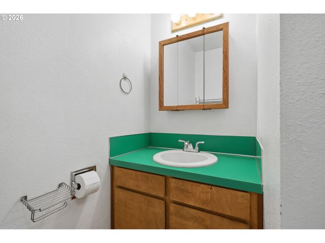 1330 Se 168TH Pl, Portland, OR 97233