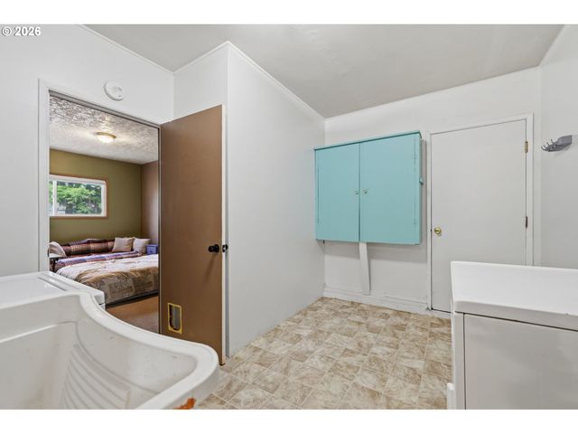 1330 Se 168TH Pl, Portland, OR 97233