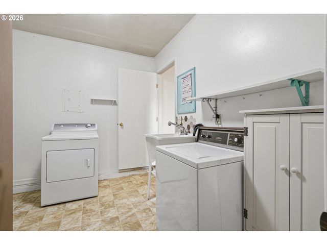 1330 Se 168TH Pl, Portland, OR 97233