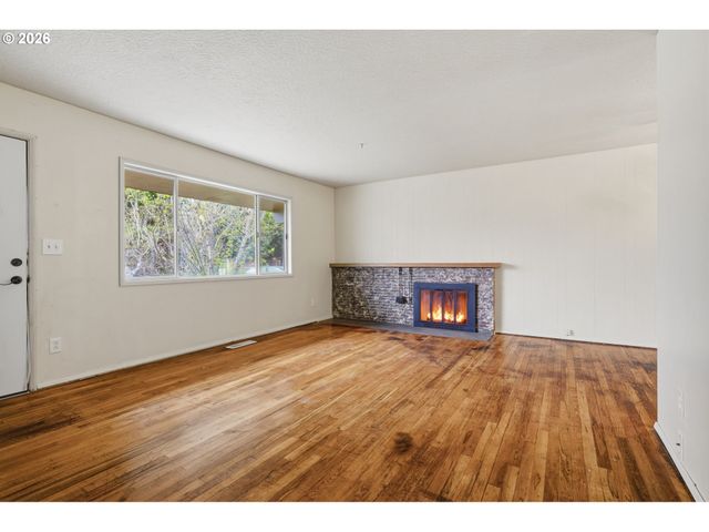 1330 Se 168TH Pl, Portland, OR 97233