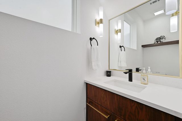 201 Tillery SQ 2, Austin, TX 78702