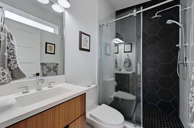 201 Tillery SQ 2, Austin, TX 78702