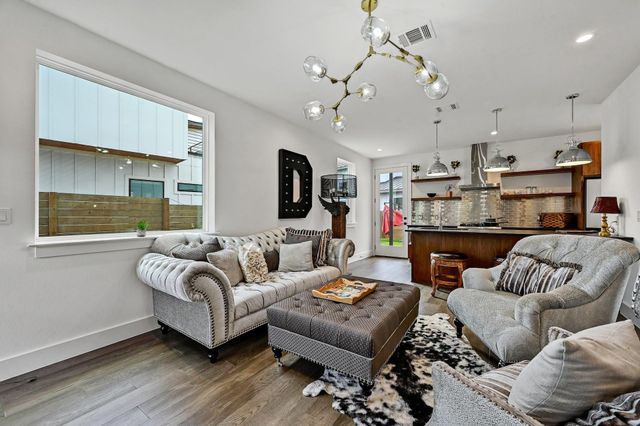 201 Tillery SQ 2, Austin, TX 78702